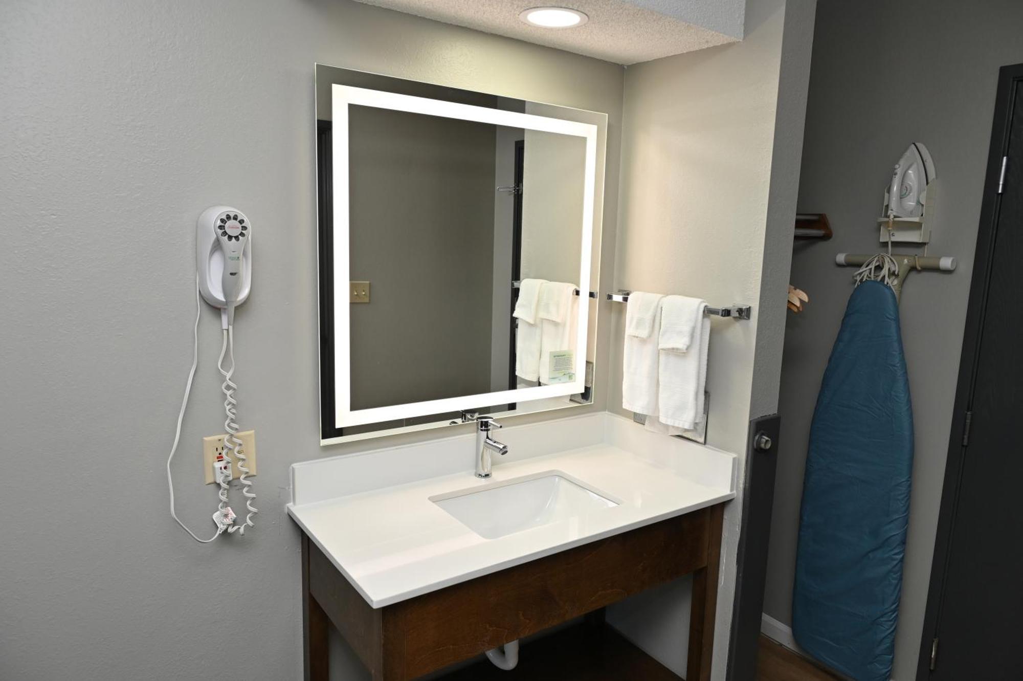 Super 8 By Wyndham Higginsville Esterno foto