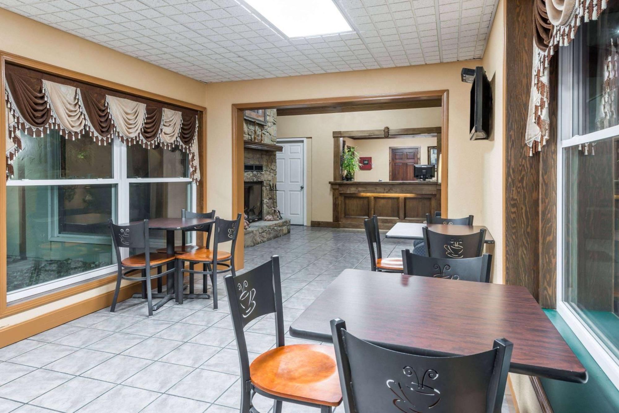 Super 8 By Wyndham Higginsville Esterno foto