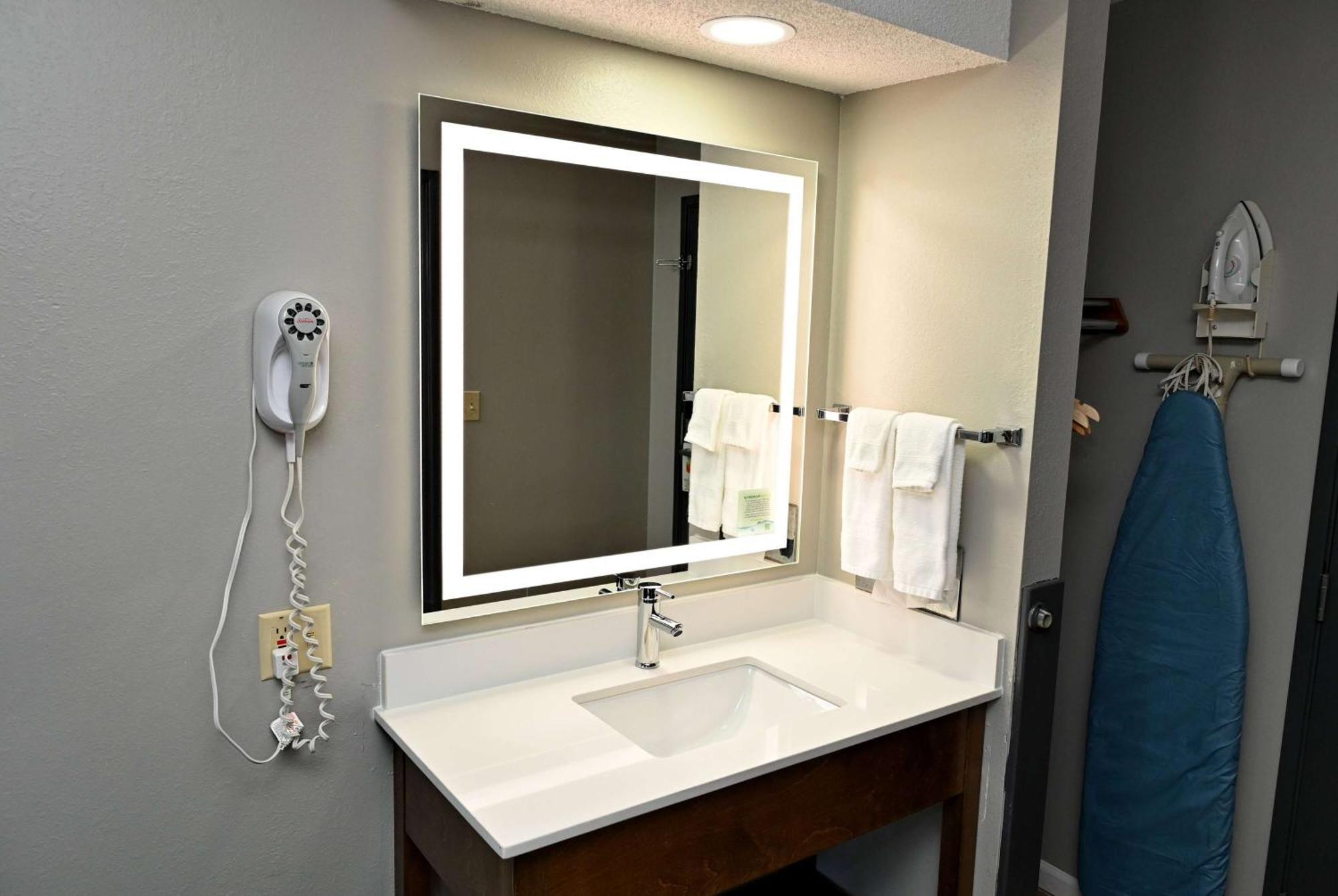 Super 8 By Wyndham Higginsville Esterno foto