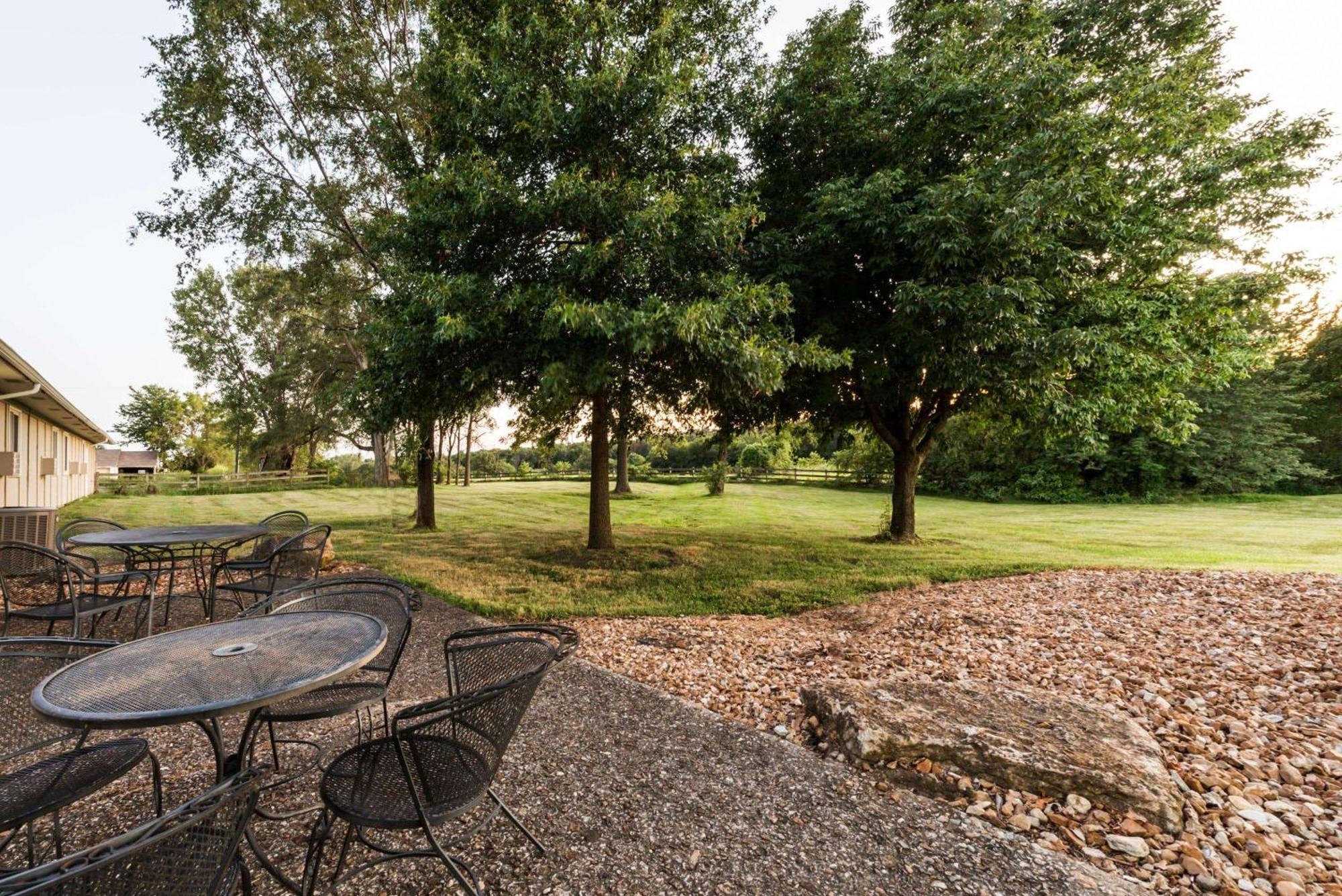 Super 8 By Wyndham Higginsville Esterno foto