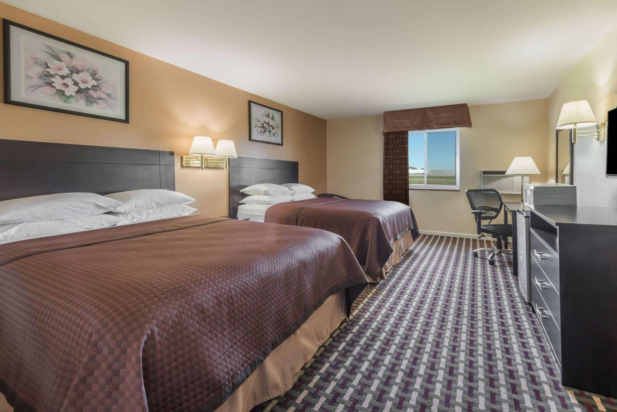 Super 8 By Wyndham Higginsville Esterno foto